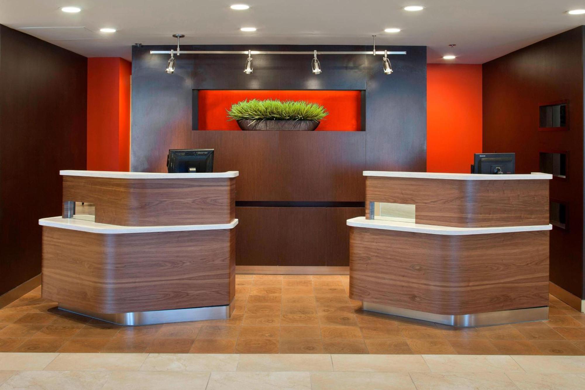 คอร์ตยาร์ด พูโบล ดาวน์ทาวน์ Hotel พัวโบล ภายนอก รูปภาพ