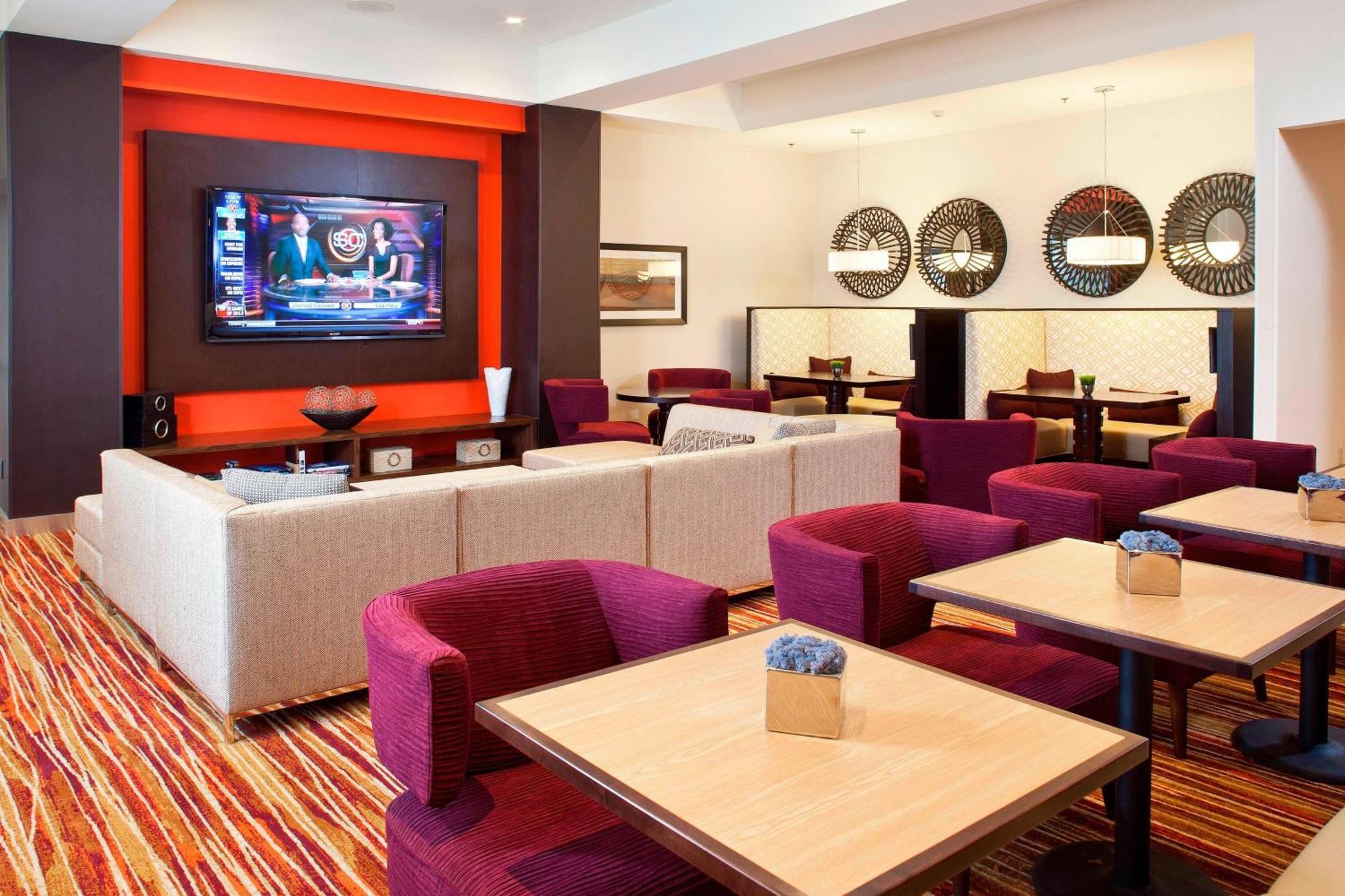 คอร์ตยาร์ด พูโบล ดาวน์ทาวน์ Hotel พัวโบล ภายนอก รูปภาพ