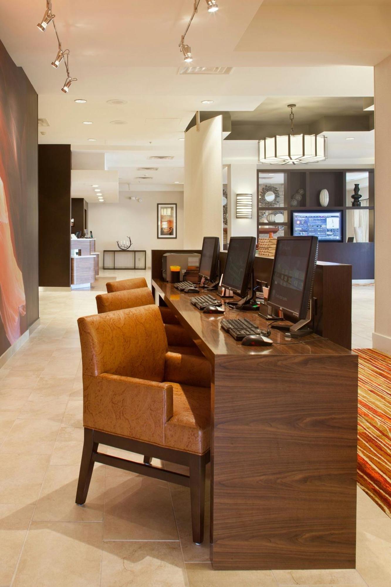 คอร์ตยาร์ด พูโบล ดาวน์ทาวน์ Hotel พัวโบล ภายนอก รูปภาพ