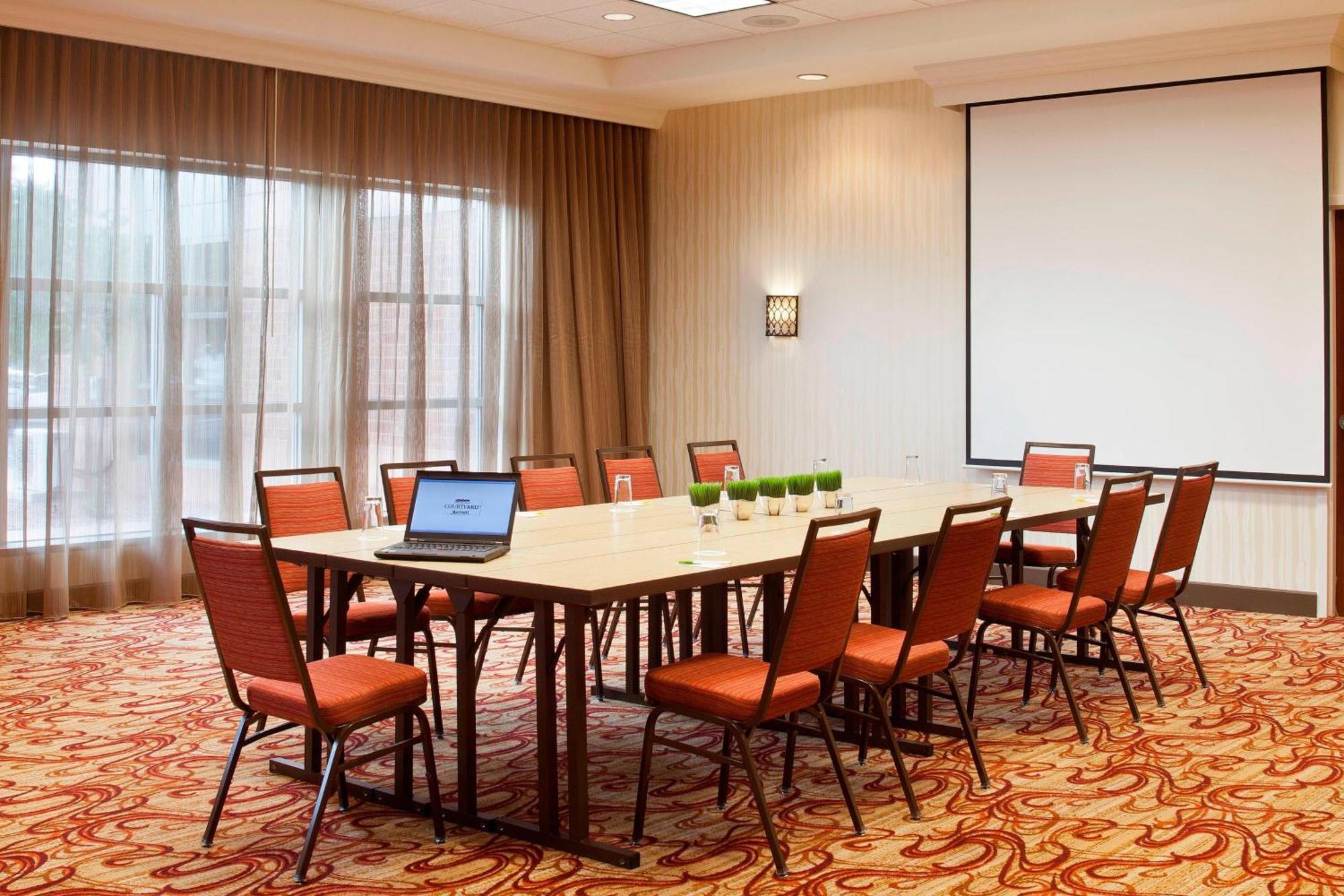 คอร์ตยาร์ด พูโบล ดาวน์ทาวน์ Hotel พัวโบล ภายนอก รูปภาพ