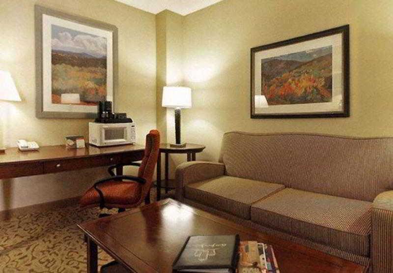 คอร์ตยาร์ด พูโบล ดาวน์ทาวน์ Hotel พัวโบล ภายนอก รูปภาพ