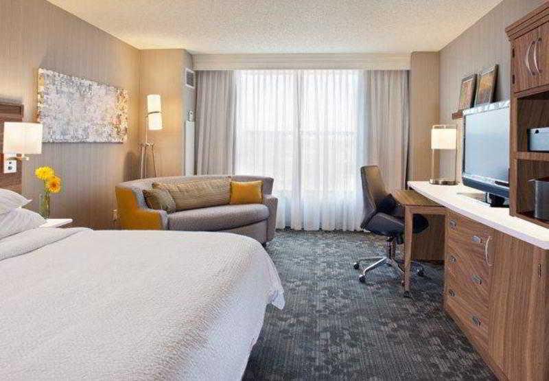คอร์ตยาร์ด พูโบล ดาวน์ทาวน์ Hotel พัวโบล ภายนอก รูปภาพ