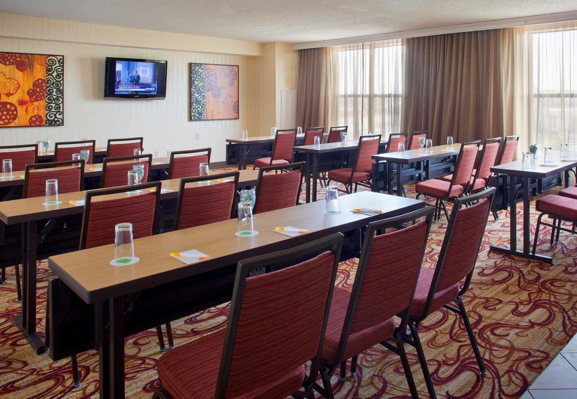 คอร์ตยาร์ด พูโบล ดาวน์ทาวน์ Hotel พัวโบล ภายนอก รูปภาพ